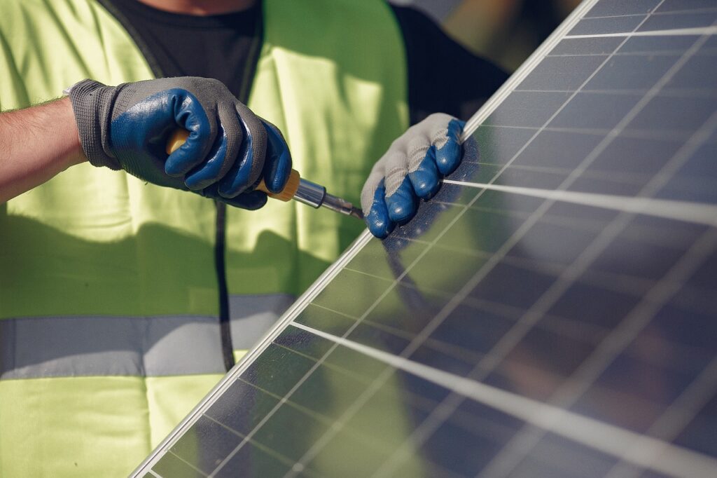 Photovoltaik-Anlage installieren: Rechtliche Vorgaben, Förderungen und Bau auf baumarktblog24.de