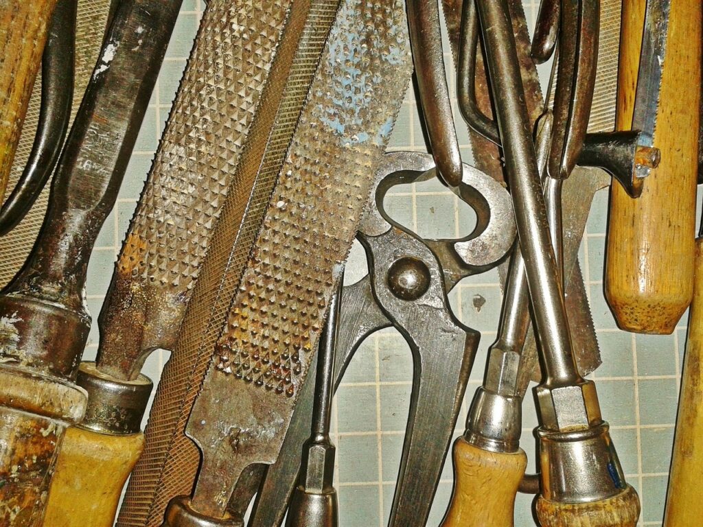 Verlassenschaft-Schätze: Alte Werkzeugkisten entdecken & schätzen auf baumarktblog24.de